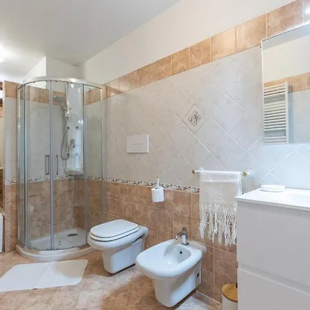 - Doccia Idromassaggio - Giardino Privato * Όλμπια