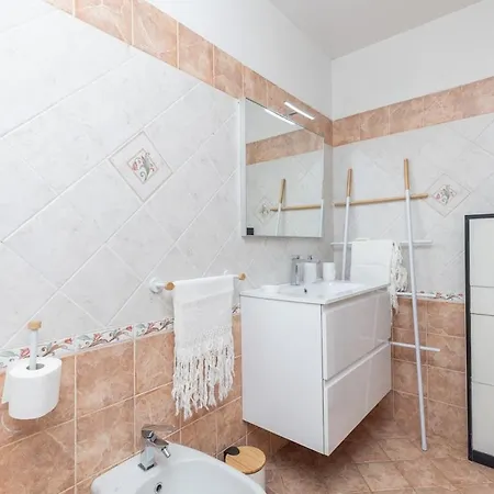 - Doccia Idromassaggio - Giardino Privato * Όλμπια